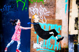 Straatkunst tussen de gebouwen van Brussel